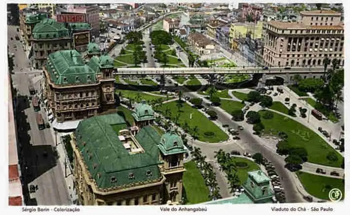 Parque do Anhangabaú foi surgindo aos poucos: com diferentes obras do Plano Bouvard, de 1911, junto com o Teatro Municipal e a Rua Líbero Badaró, era uma paisagem quase francesa