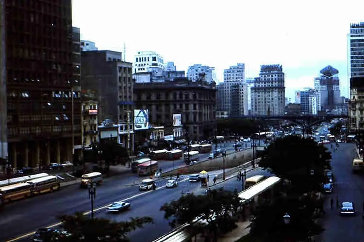 Vista do Anhangabaú depois da construção do túnel