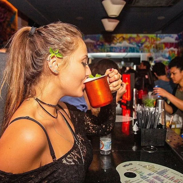 Encerrando nossa lista de melhores bares para ir sozinho em São Paulo: Galleria Bar